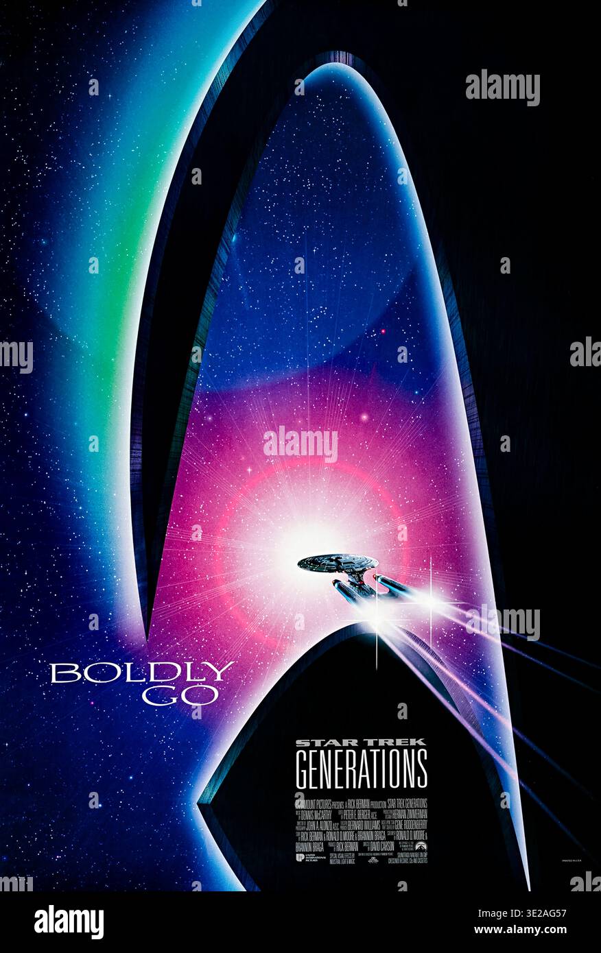Star Trek Generations (1994) von David Carson mit Patrick Stewart, William Shatner und Jonathan Frakes. Captain Kirk schließt sich Picard an, um Soran davon abzuhalten, mit dem Nexus ins Paradies zurückzukehren und dabei einen Stern zu zerstören. Ihre Allianz überbrückt Generationen, um Veridian III zu retten. Fotografie eines originalen Posters aus dem Jahr 1994, das NUR FÜR REDAKTIONELLE ZWECKE VERWENDET wurde. Quelle: BFA / Paramount Pictures Stockfoto