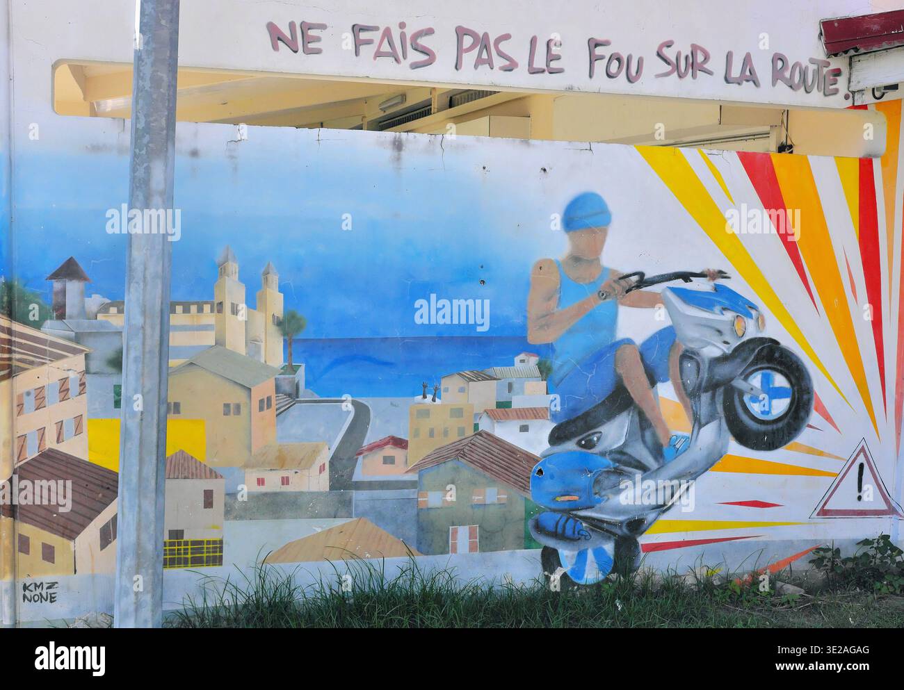 Martinique, Französisch-Westindien: Kampagne zur Straßenverkehrssicherheit für junge Motorradfahrer, Stadt Le Prêcheur. Slogan nicht Stockfoto
