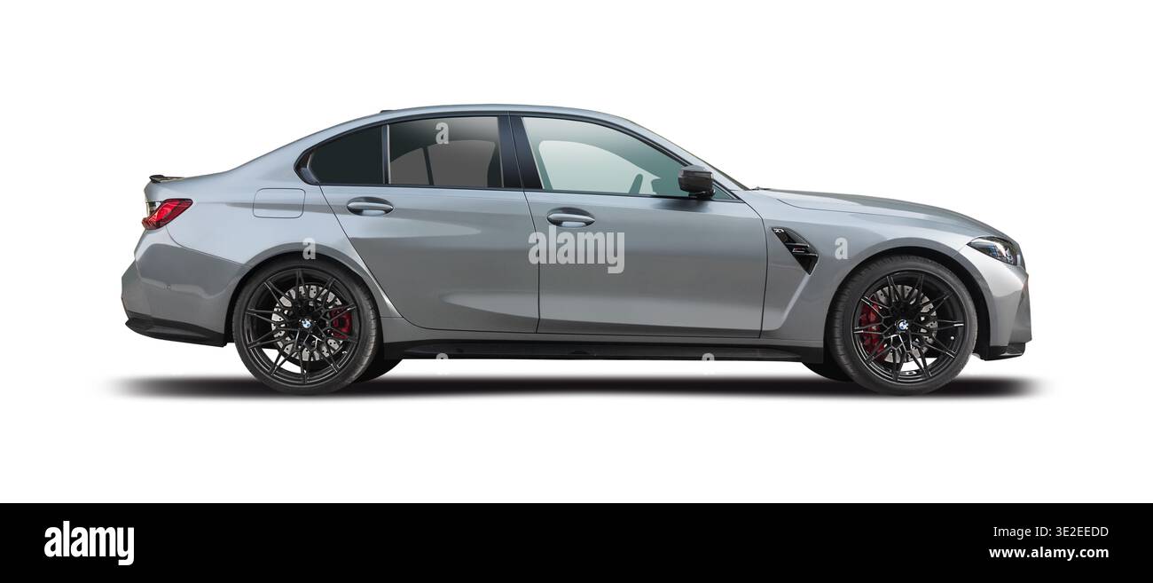BMW M3 Hochleistungs-Luxus-Sportlimousine in Grau, Seitenprofil Ansicht isoliert auf weißem Hintergrund Stockfoto