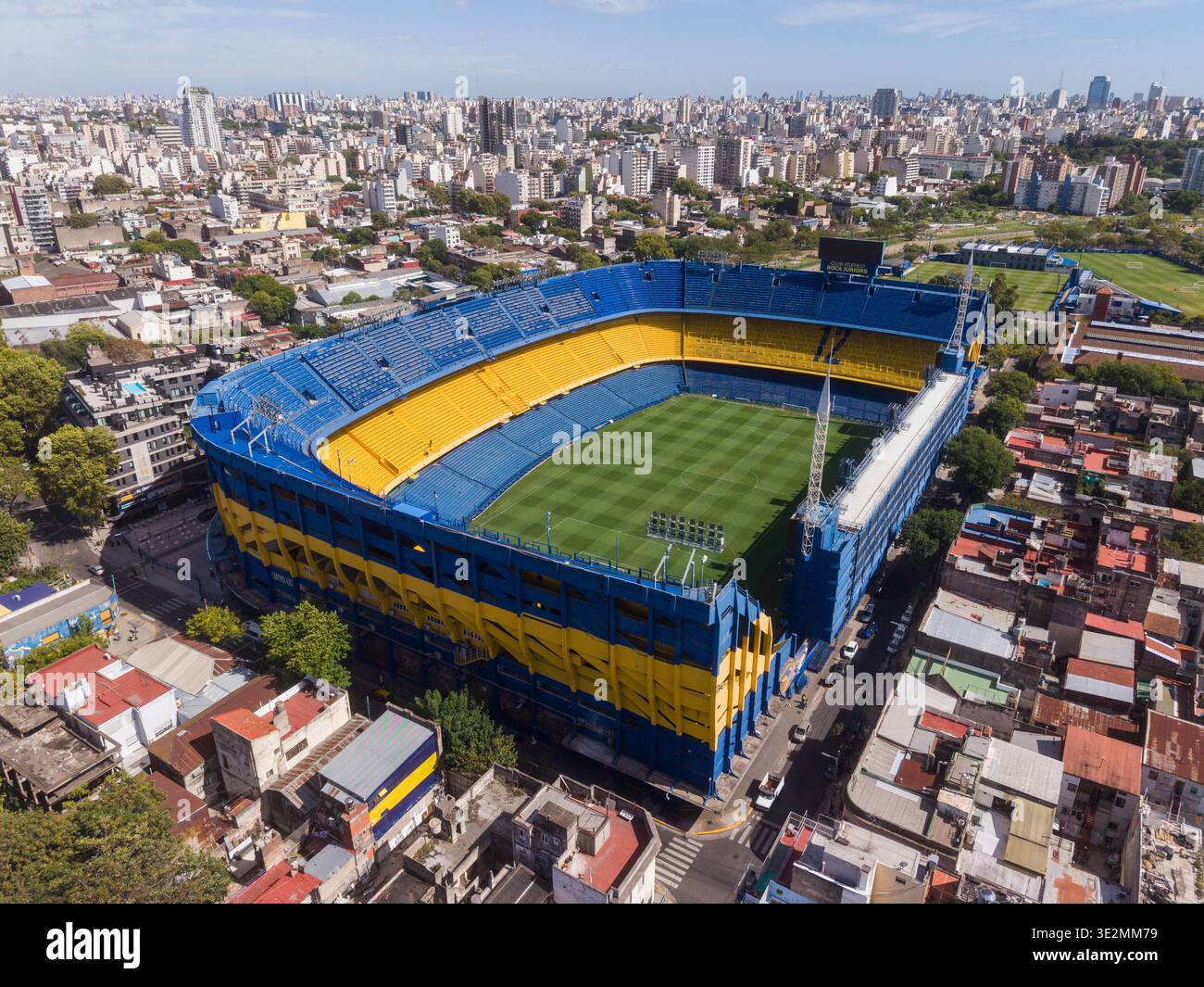 Wunderschöner Blick aus der Vogelperspektive auf das Fußballstadion La Bombonera (Boca Juniors) Stockfoto