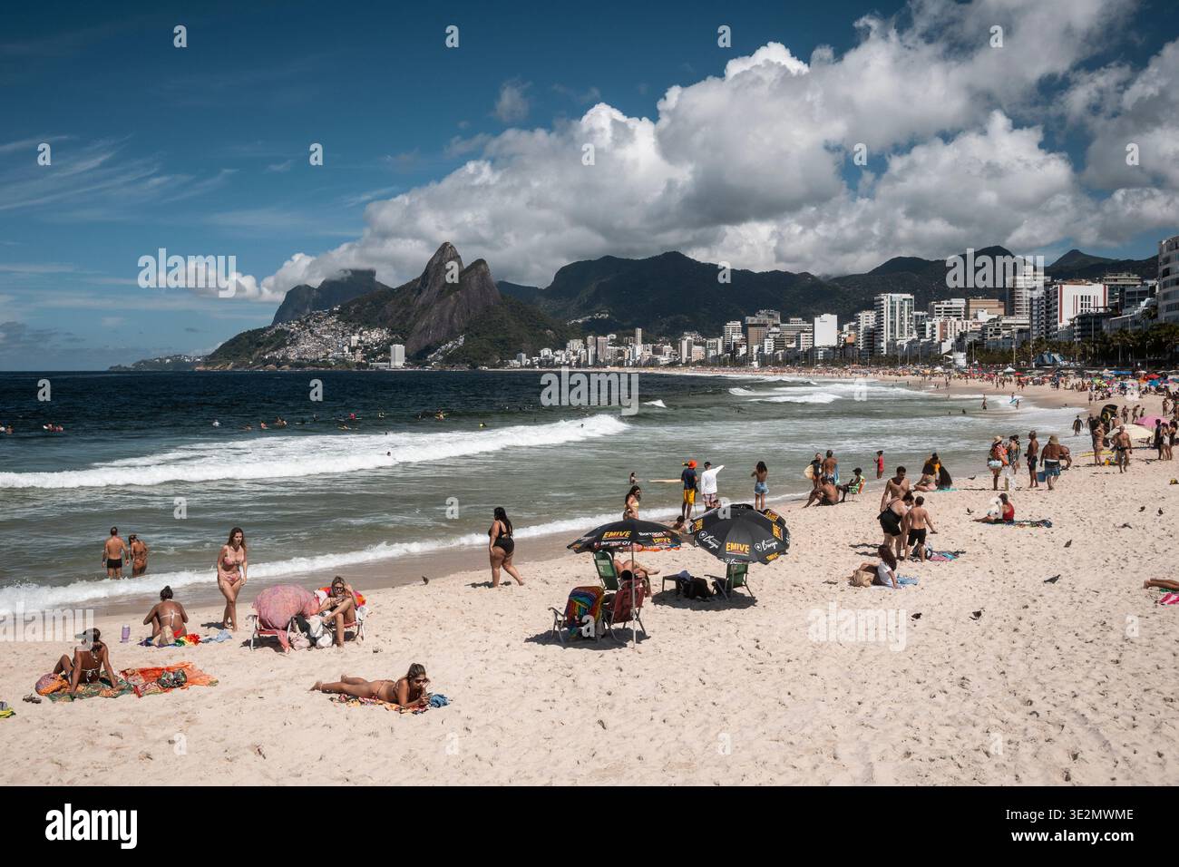 Wunderschöne Aussicht auf die Strände Arpoador und Ipanema in Rio de Janeiro Stockfoto