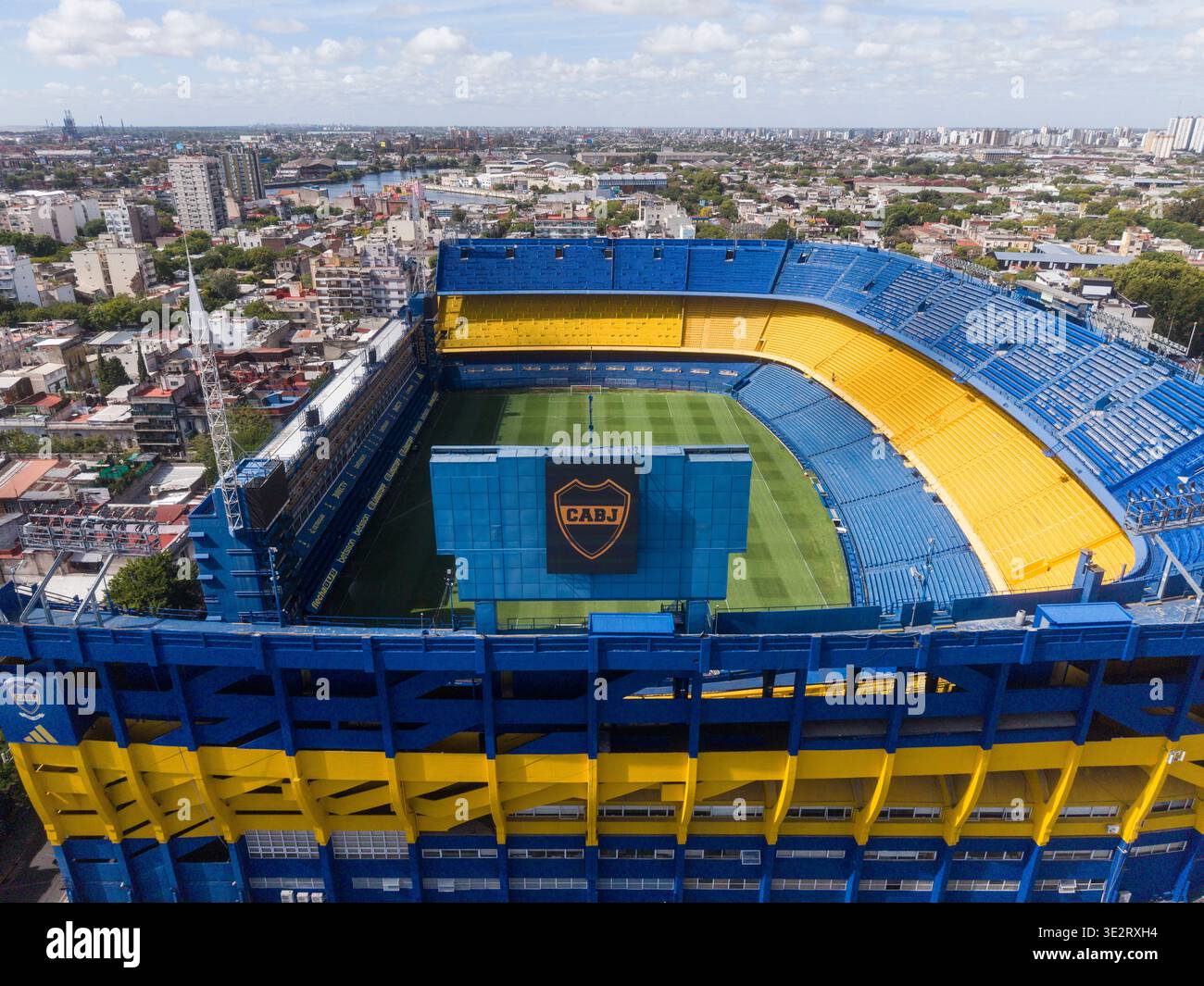 Wunderschöner Blick aus der Vogelperspektive auf den Fußballstadion La Bombonera (Boca Juniors) Stockfoto