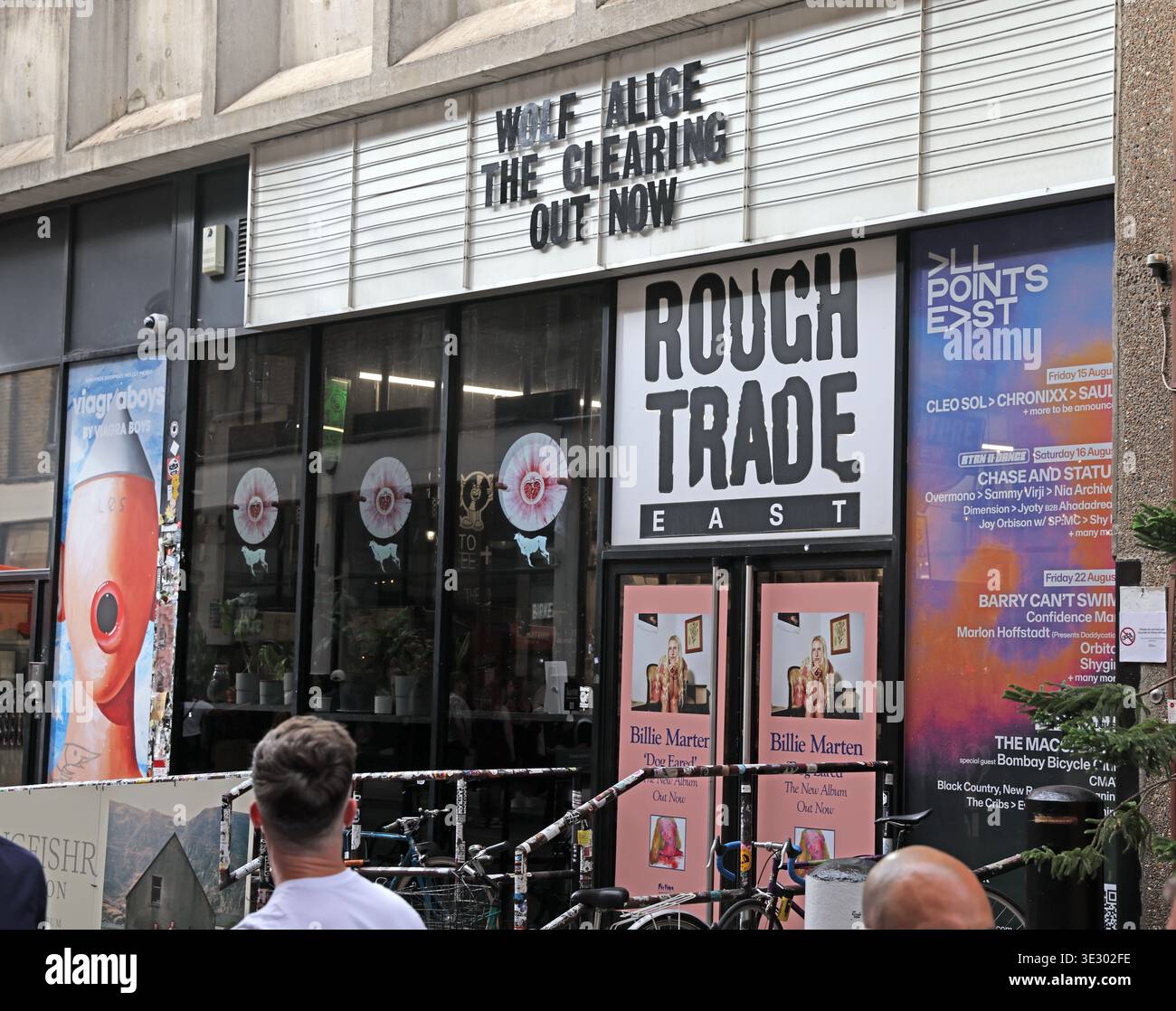 Rough Trade East Plattenladen in der Old Truman Brewery, 91 Brick Lane, London, ein wichtiges unabhängiges Musiklokal. Stockfoto