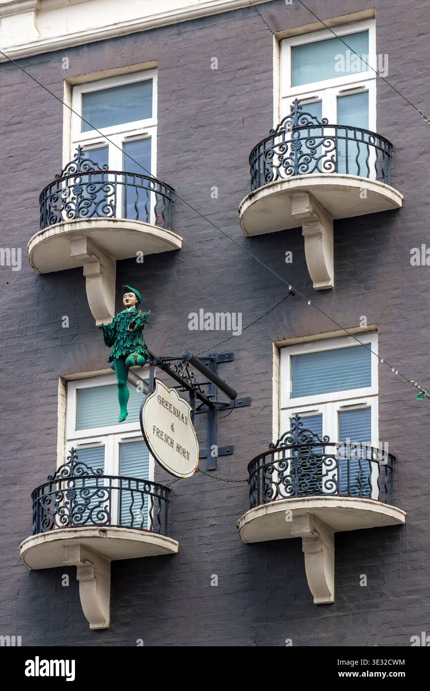 Gebäude außerhalb des inzwischen geschlossenen Green man & French Horn, 54 St Martin's Lane, London. Stockfoto