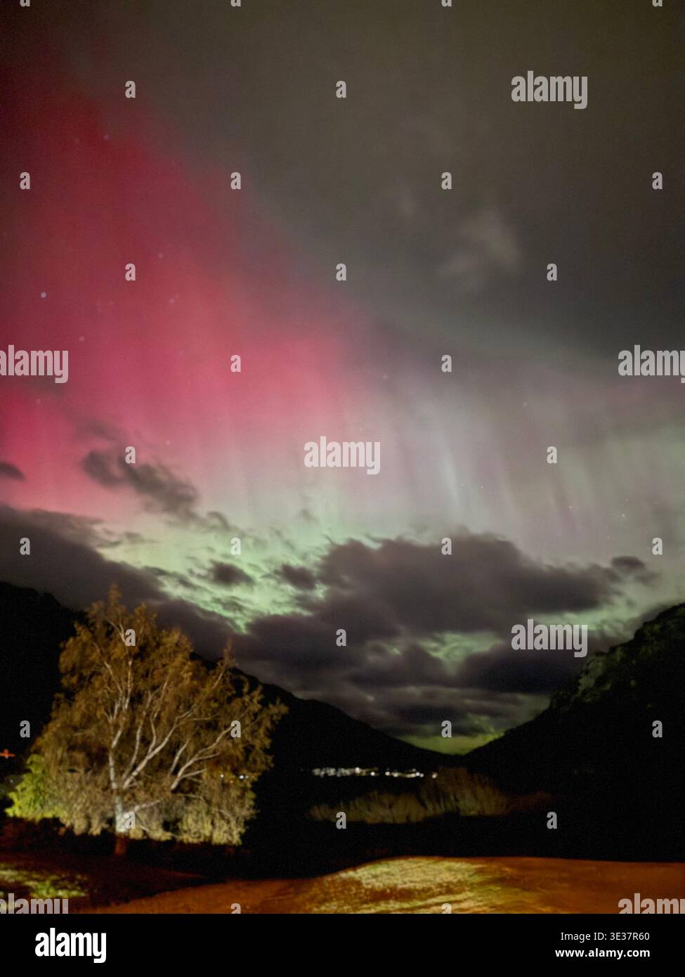 Aurora In Neuseeland - Smartphone-aufgenommenes Stockfoto