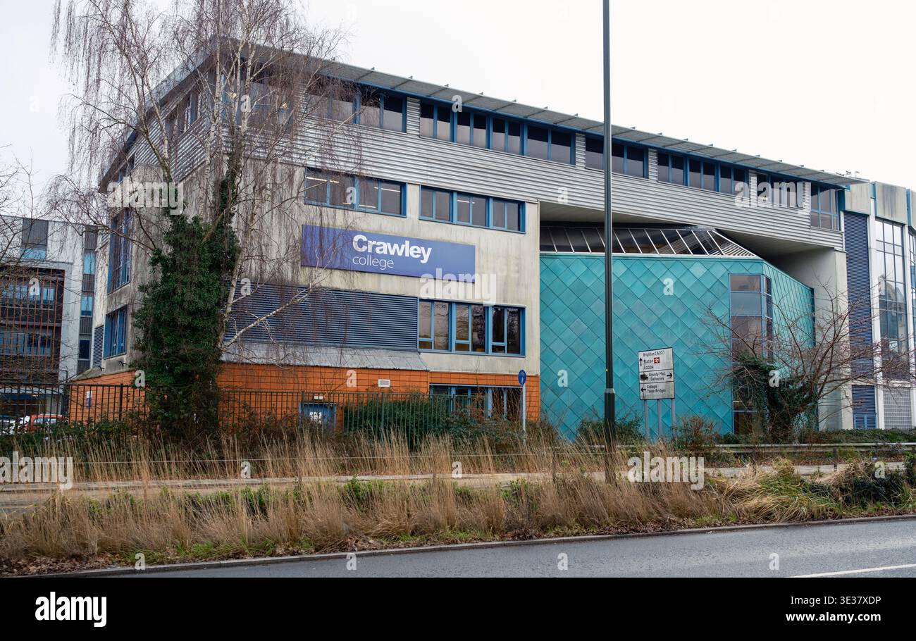 Crawley College Campus Gebäude an der College Road Crawley West Sussex Teil der Chichester College Gruppe. Stockfoto