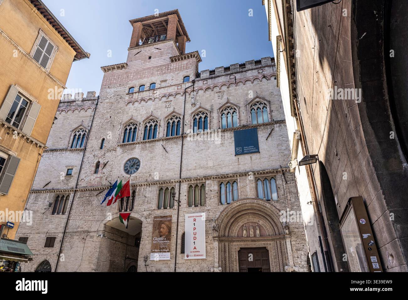 Fassade des Palazzo dei priori am Corso Vannucci, heute die Galleria Nazionale dell'Umbria, im historischen Zentrum von Perugia, Umbrien, Italien. Stockfoto