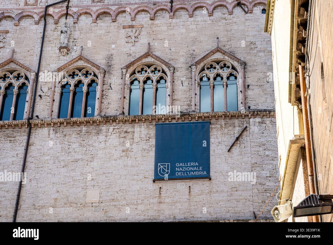 Fassade des Palazzo dei priori am Corso Vannucci, heute die Galleria Nazionale dell'Umbria, im historischen Zentrum von Perugia, Umbrien, Italien. Stockfoto