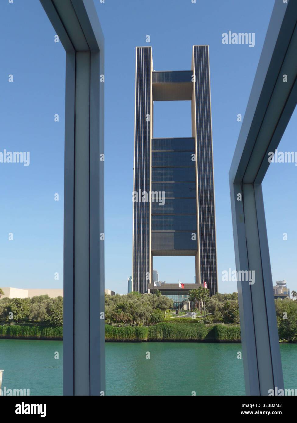 Bahrain, Manama, Bahrain Bay - abstrakter Blick über die Skyline im Kontext mit Objekten Stockfoto
