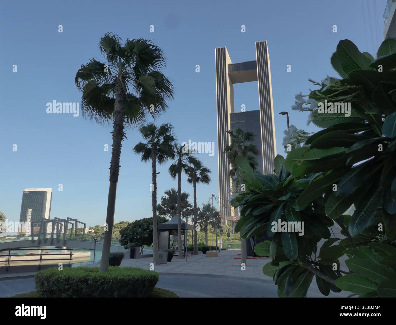 Bahrain, Manama, Bahrain Bay - abstrakter Blick über die Skyline im Kontext mit Objekten Stockfoto