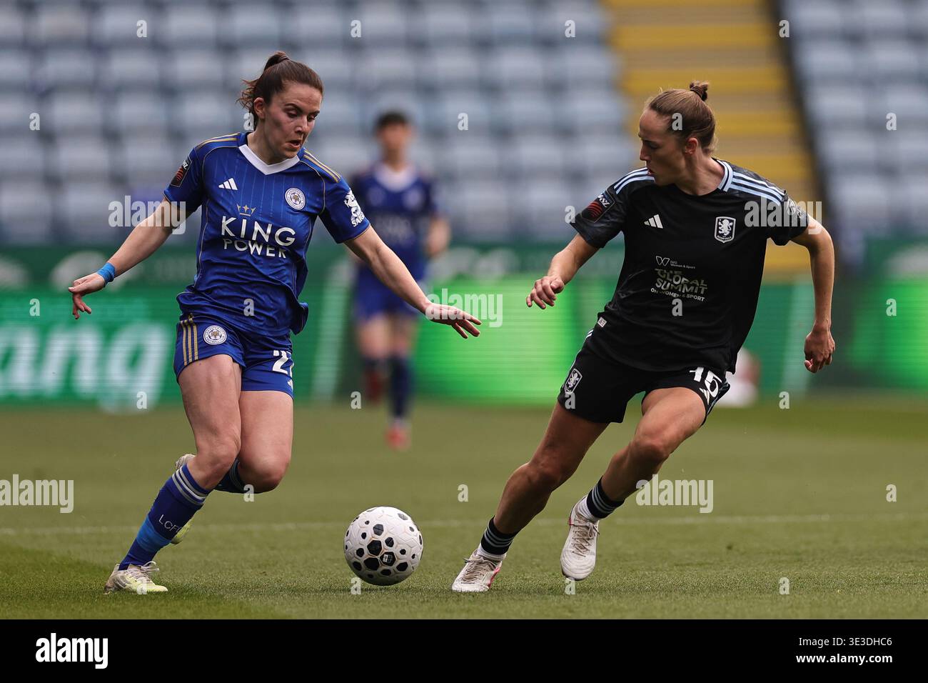 King Power Stadium, Leicester am Sonntag, 22. März 2026. Shannon OÕBrien aus Leicester City und Lucy Parker aus Aston Villa kämpfen um den Ball während des Barclays FA Womens Super League-Spiels zwischen Leicester City Women und Aston Villa Women im King Power Stadium, Leicester am Sonntag, den 22. März 2026. Quelle: James Holyoak/Alamy Live News Stockfoto