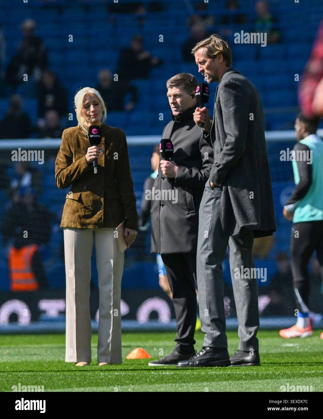 Fernsehexperten und ehemalige Spieler Steven Gerrard und Peter Crouch während des Premier League-Spiels zwischen Brighton und Hove Albion und Liverpool im American Express Stadium , Brighton , UK - 21. März 2026 Credit Simon Dack / Teleobjektive nur redaktionelle Verwendung. Kein Merchandising. Für Football Images gelten Einschränkungen für FA und Premier League, inc. Keine Internet-/Mobilnutzung ohne FAPL-Lizenz. Weitere Informationen erhalten Sie bei Football Dataco Stockfoto