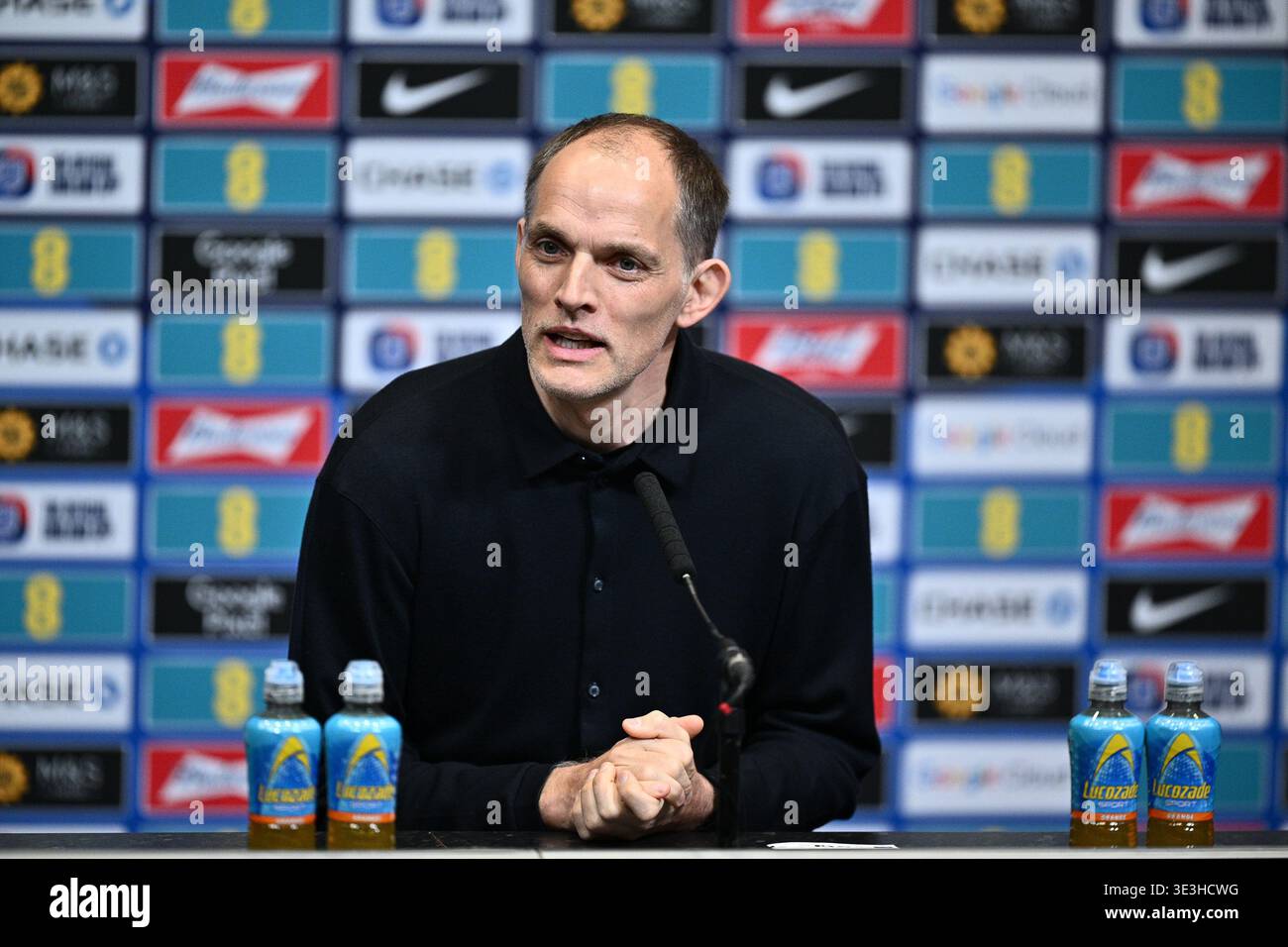 LONDON, ENGLAND - 20. MÄRZ: Thomas Tuchel, Cheftrainer der englischen Nationalmannschaft , spricht während einer Pressekonferenz im Wembley Stadium auf M vor den Medien Stockfoto
