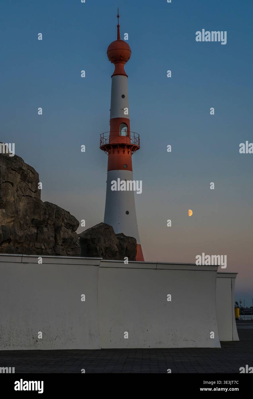 Historischer Leuchtturm im Hafen von Bremerhaven. Stockfoto