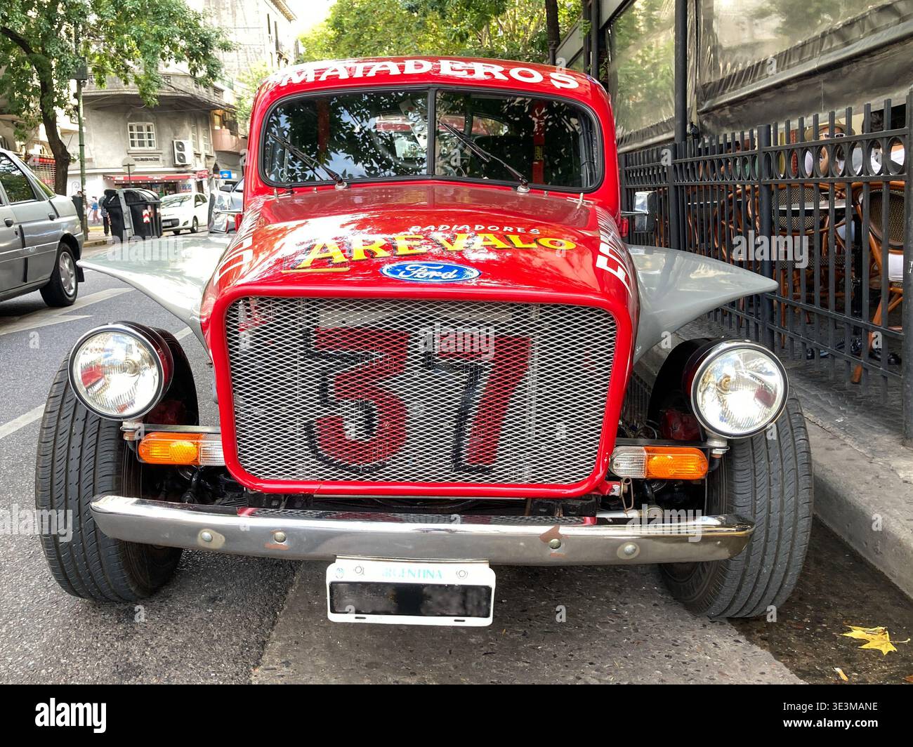Ein alter Ford-Rennwagen, gesehen in Buenos Aires, Argentinien Stockfoto