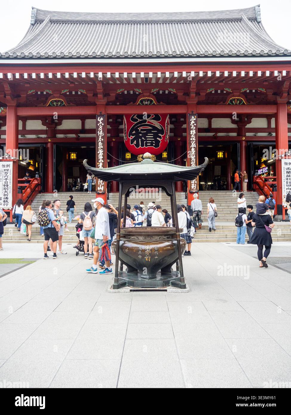 Jokoro-Räucherbrenner vor dem Senso-JI-Tempel in Asakusa Tokio Stockfoto