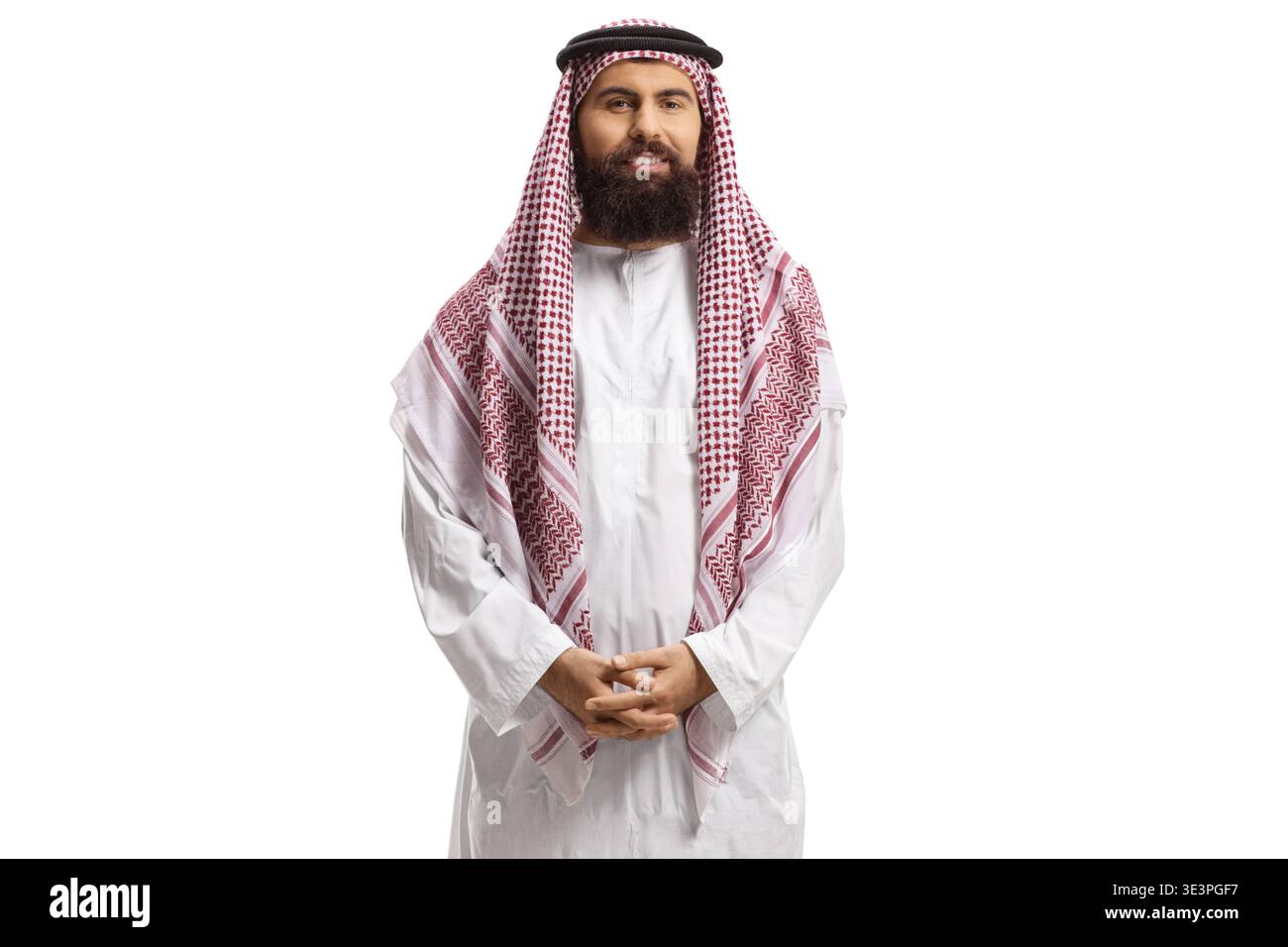 Saudi-arabischer Mann, der eine traditionelle Truppe trägt und isoliert auf weißem Hintergrund posiert Stockfoto