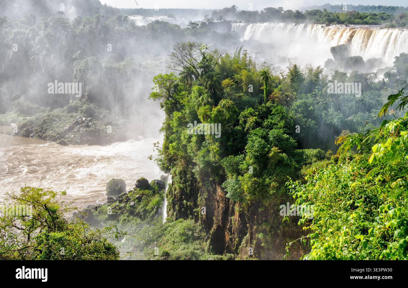 Die Iguazu-Wasserfälle der größte Wasserfall der Welt - von argentinischer Seite aus gesehen Argentinien Südamerika Stockfoto