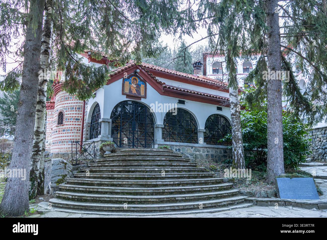 Historisches Dragalevtsi-Kloster auf dem Vitoscha-Berg in der Nähe von Sofia, Bulgarien Stockfoto