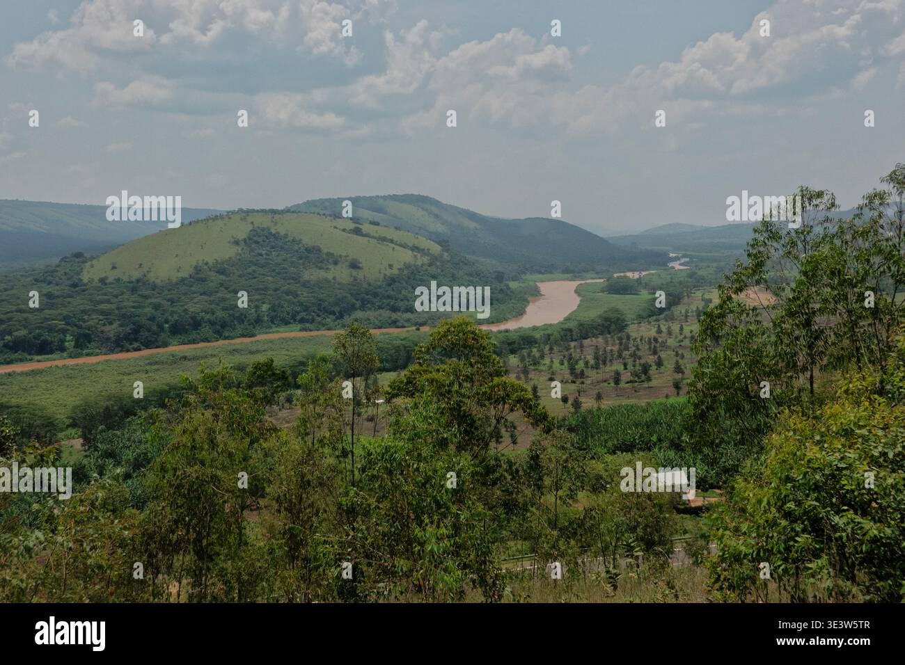 Blick auf den Akagera River vom Liberation Trail, Nyabwishongwezi Hill, Kisoro, Ruanda Stockfoto