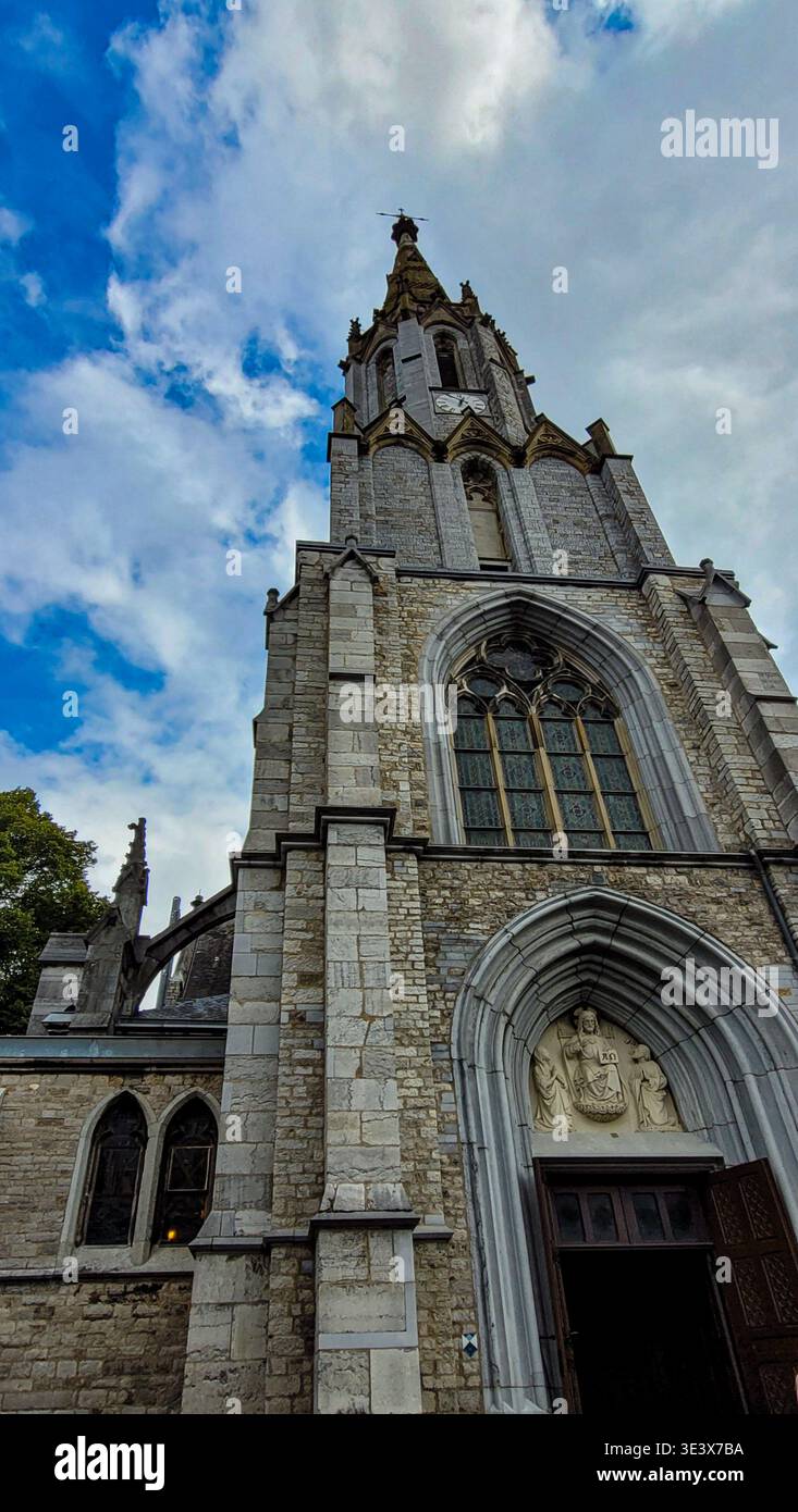 Blick auf die einzigartige neogotische St. Josef-Kirche in Eupen, Belgien. Erbaut Mitte des 19. Jahrhunderts nach Plänen des Kölner Architekten Stockfoto