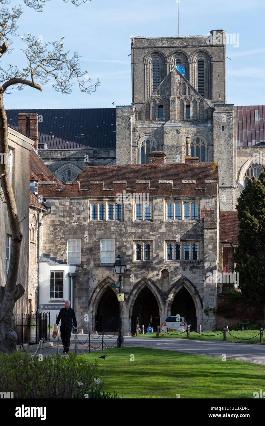 Winchester Cathedral, Priors Gate, Großbritannien Stockfoto