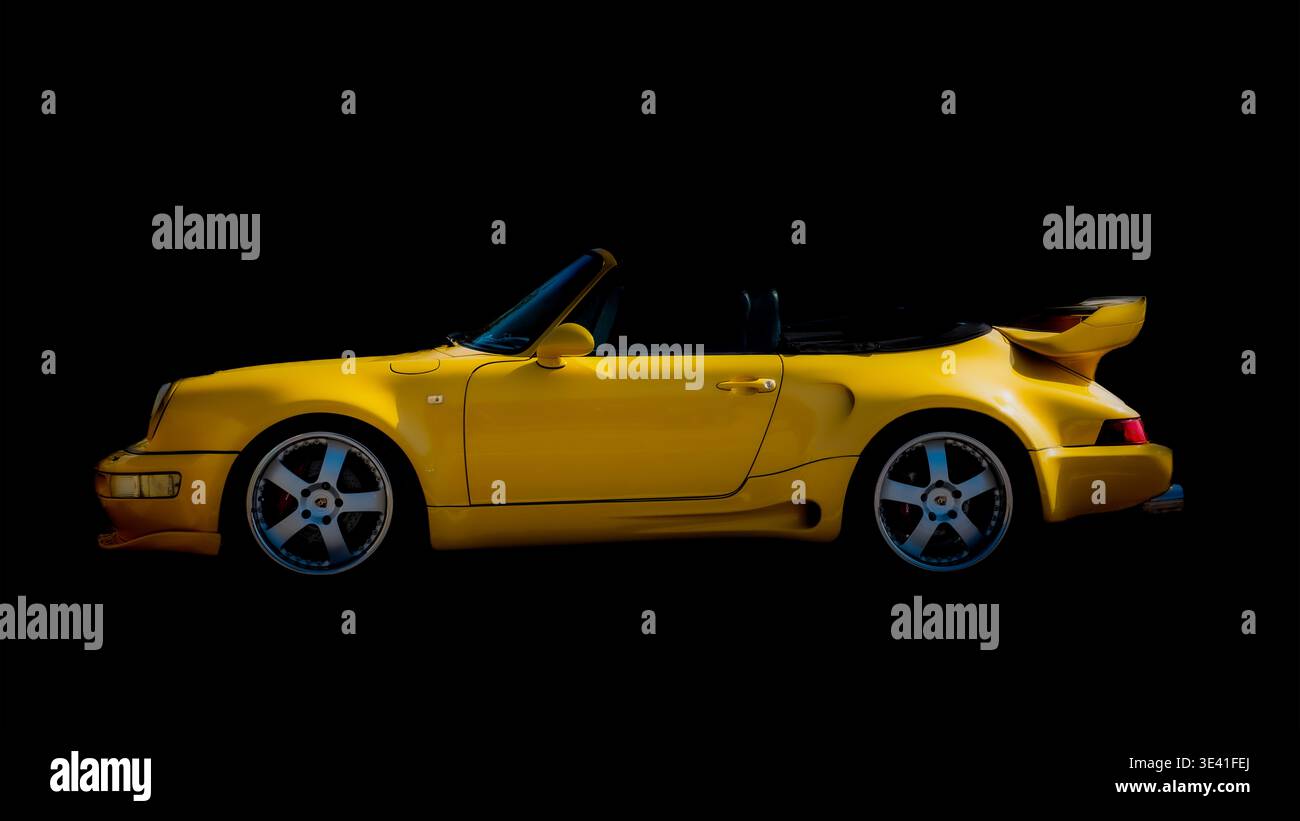 Gelber Porsche 911 Carrera S Stockfoto