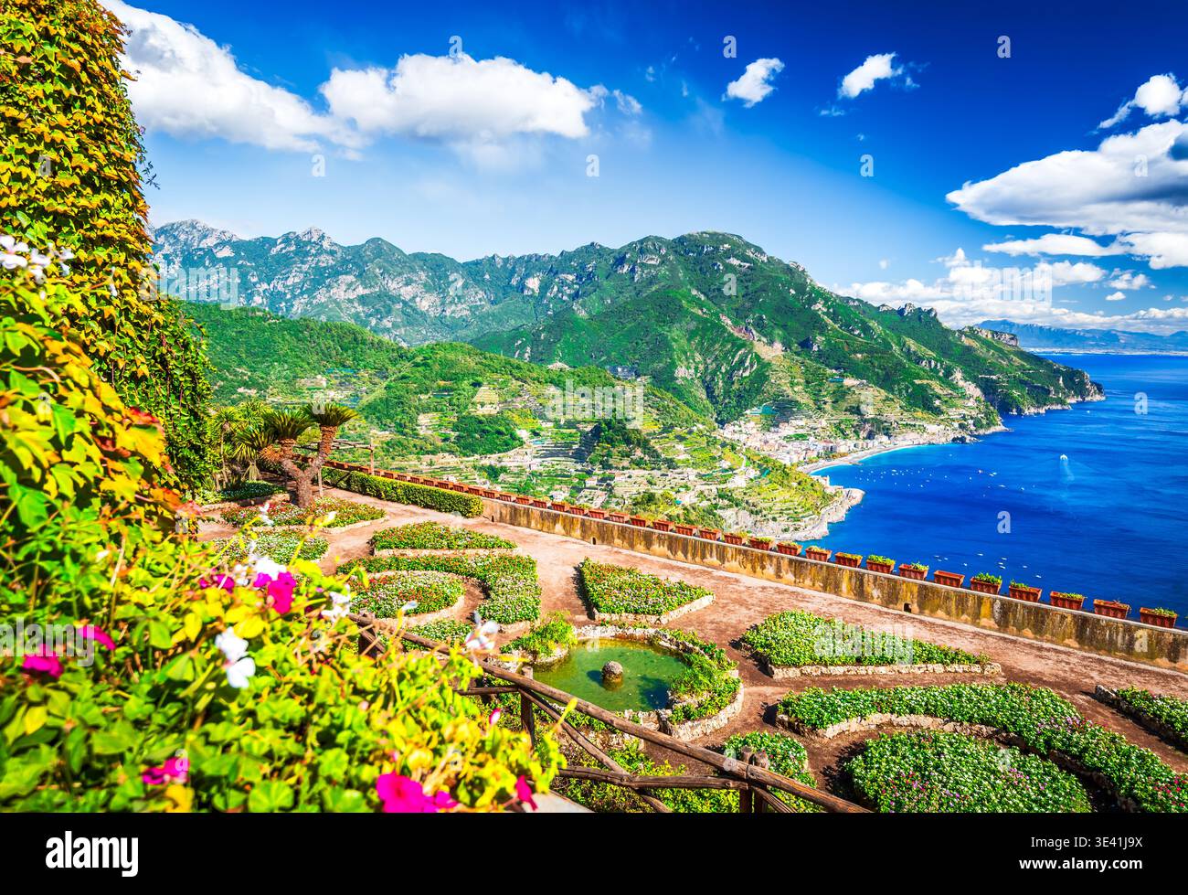 Ravello, Amalfiküste. Hill Town in Kampanien, Italien mit wunderschönem Meerblick. Stockfoto