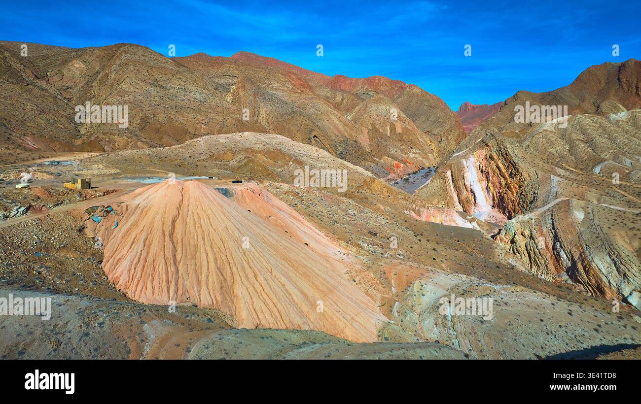 Aerial Anniversary Mine Tailings Desert Mountains und Mineral Landscape Nevada Stockfoto