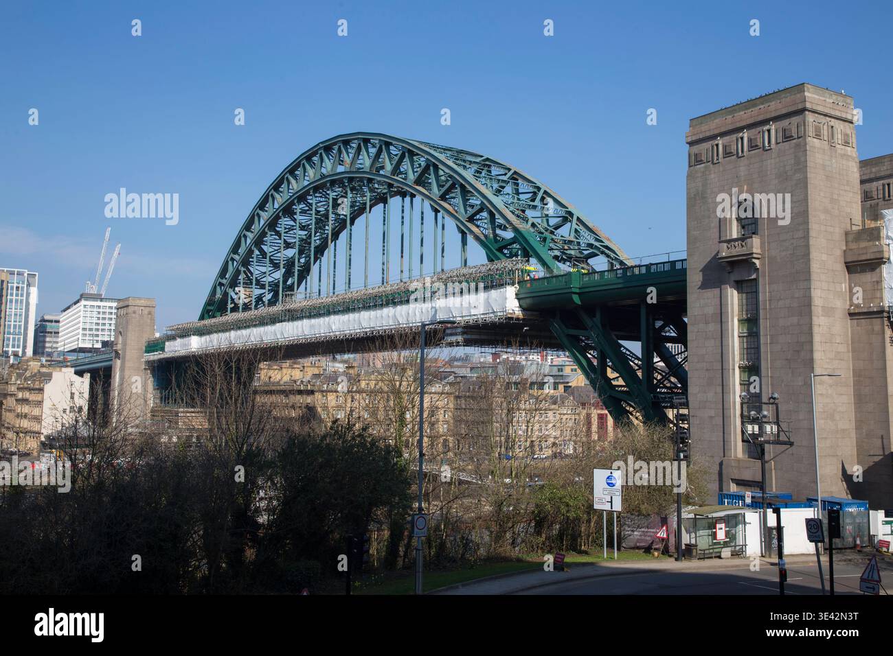 Die Tyne Bridge, ein Wahrzeichen des Steel Arch, das den Fluss Tyne in Newcastle upon Tyne, England, überspannt Stockfoto