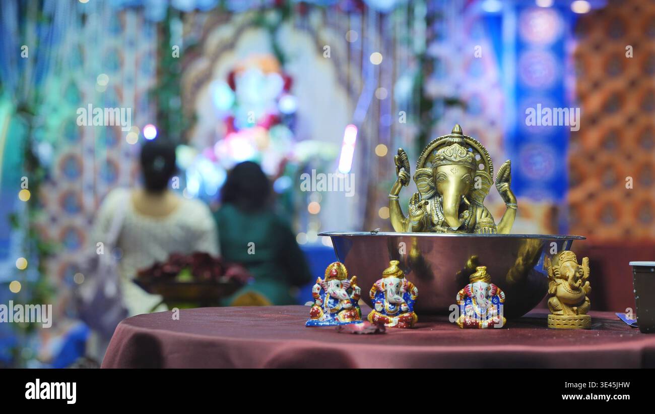 Ganesha-Statuen werden während des Ganesh Chaturthi Festivals in Indien verehrt Stockfoto