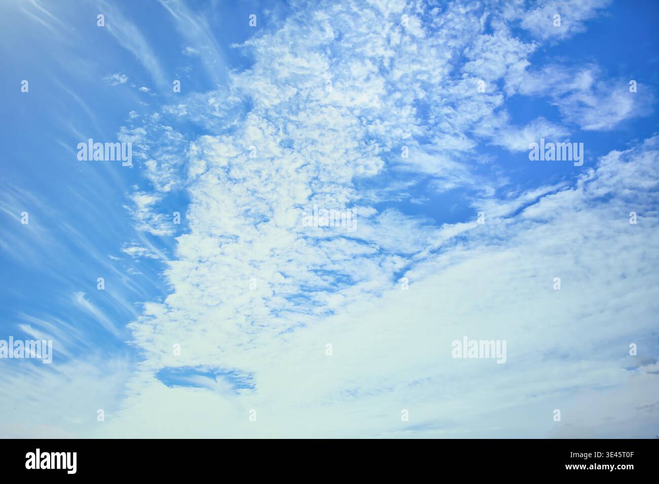 Neuseeland mit sauberem und klarem Himmel macht es zu einem wunderbaren Ort, um den Himmel zu erfassen, der einfach als Ersatz für den Himmel verwendet werden kann. Stockfoto