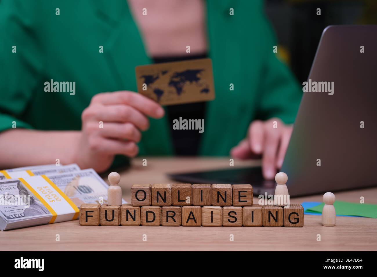 Innovative Online-Spendenaktion zeigt Kreativität mit Tools und digitalen Interaktionen in einem modernen Arbeitsumfeld Stockfoto