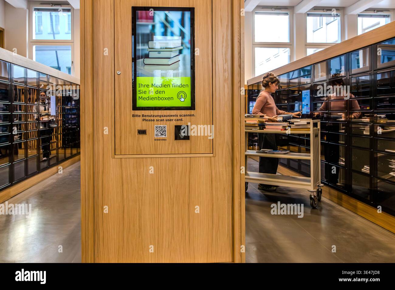 Bücher, die für die Lesesäle reserviert sind, werden automatisch in der Deutschen Nationalbibliothek zur Verfügung gestellt. Leipzig, Sachsen, Deutschland Stockfoto