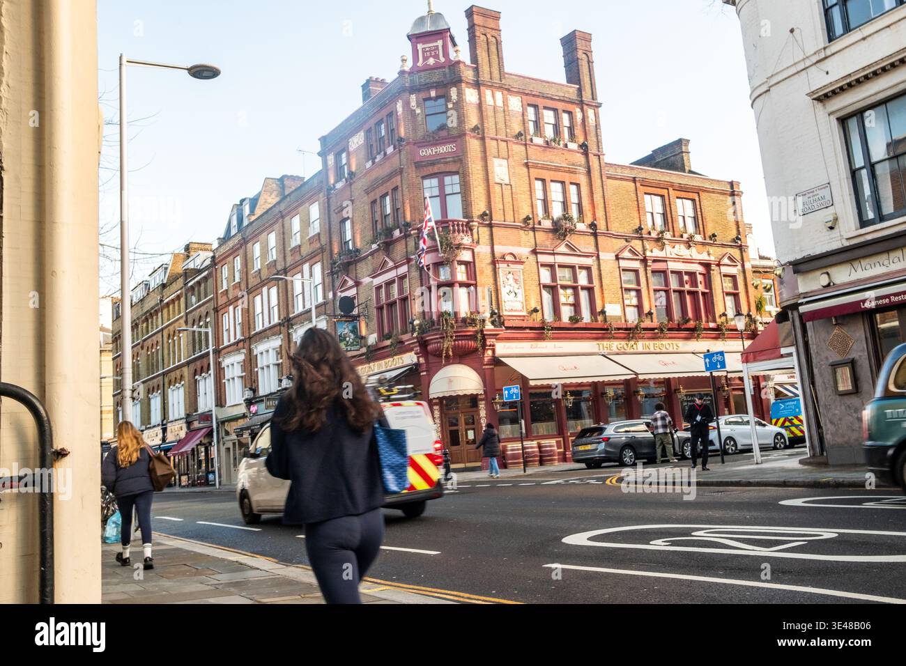 LONDON – 4. FEBRUAR 2026: The Goat in Boots Traditional Pub an der Fulham Road SW10 Stockfoto