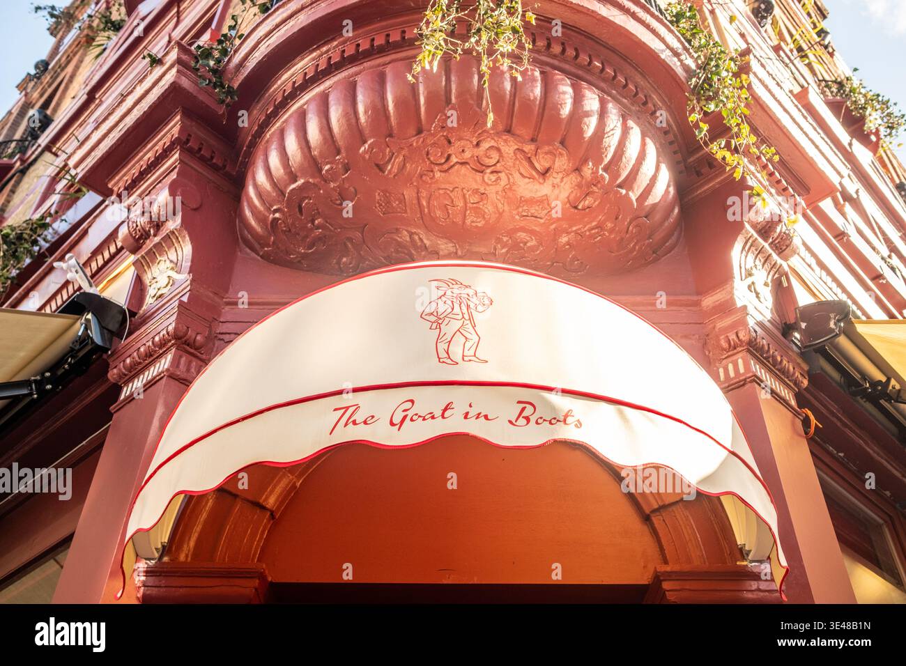 LONDON – 4. FEBRUAR 2026: The Goat in Boots Traditional Pub an der Fulham Road SW10 Stockfoto