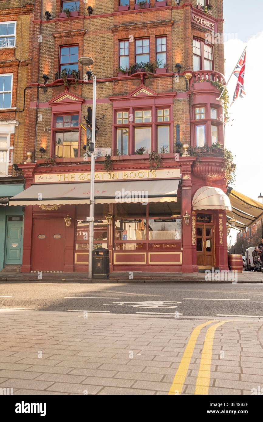 LONDON – 4. FEBRUAR 2026: The Goat in Boots Traditional Pub an der Fulham Road SW10 Stockfoto