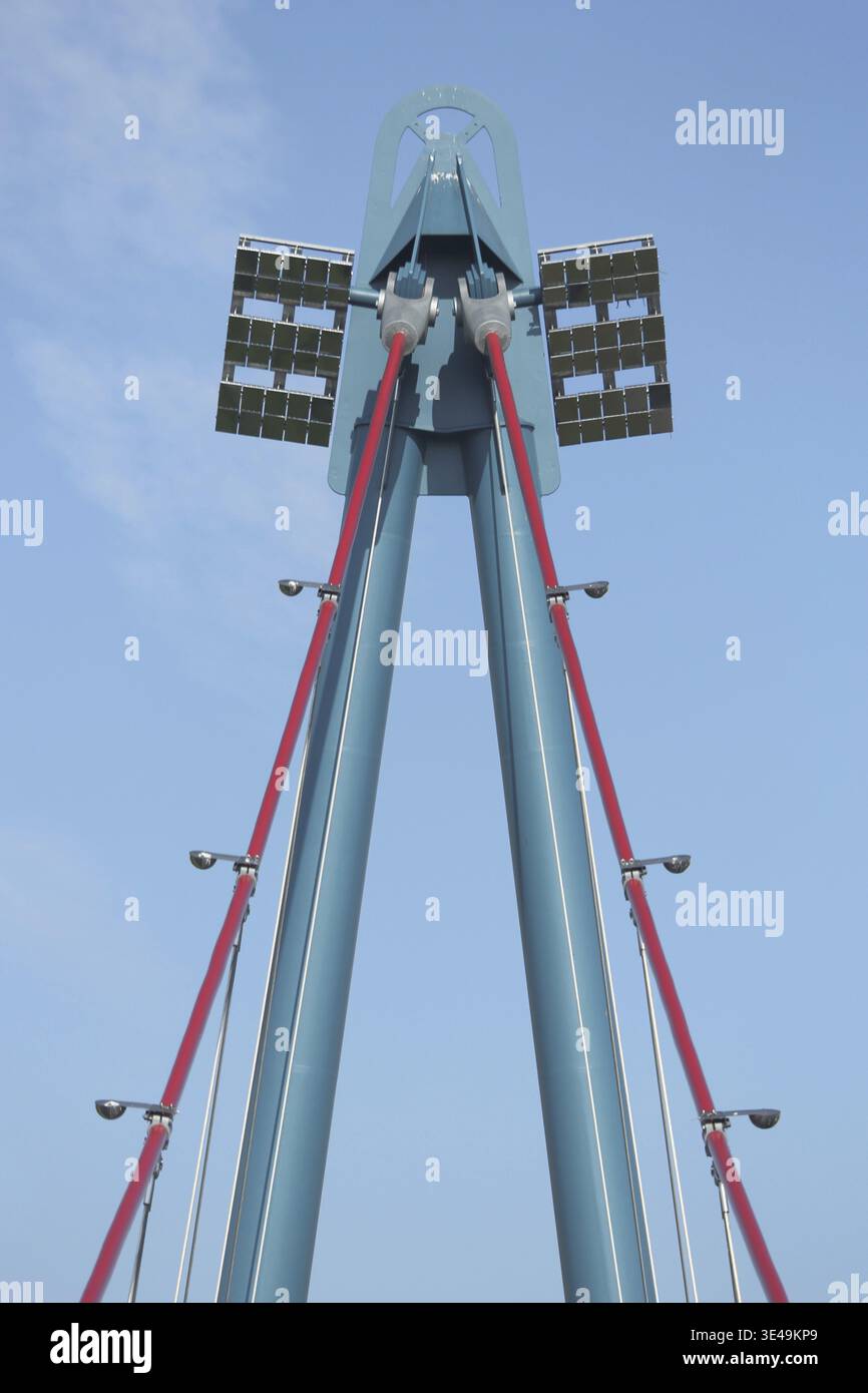 Holbeinsteg-Pylon, Brückensäule, Hängeseilbrücke, Drahtseil, Stahlkonstruktion, Cutout, Frankfurt am Main, Hessen, Deutschland Stockfoto