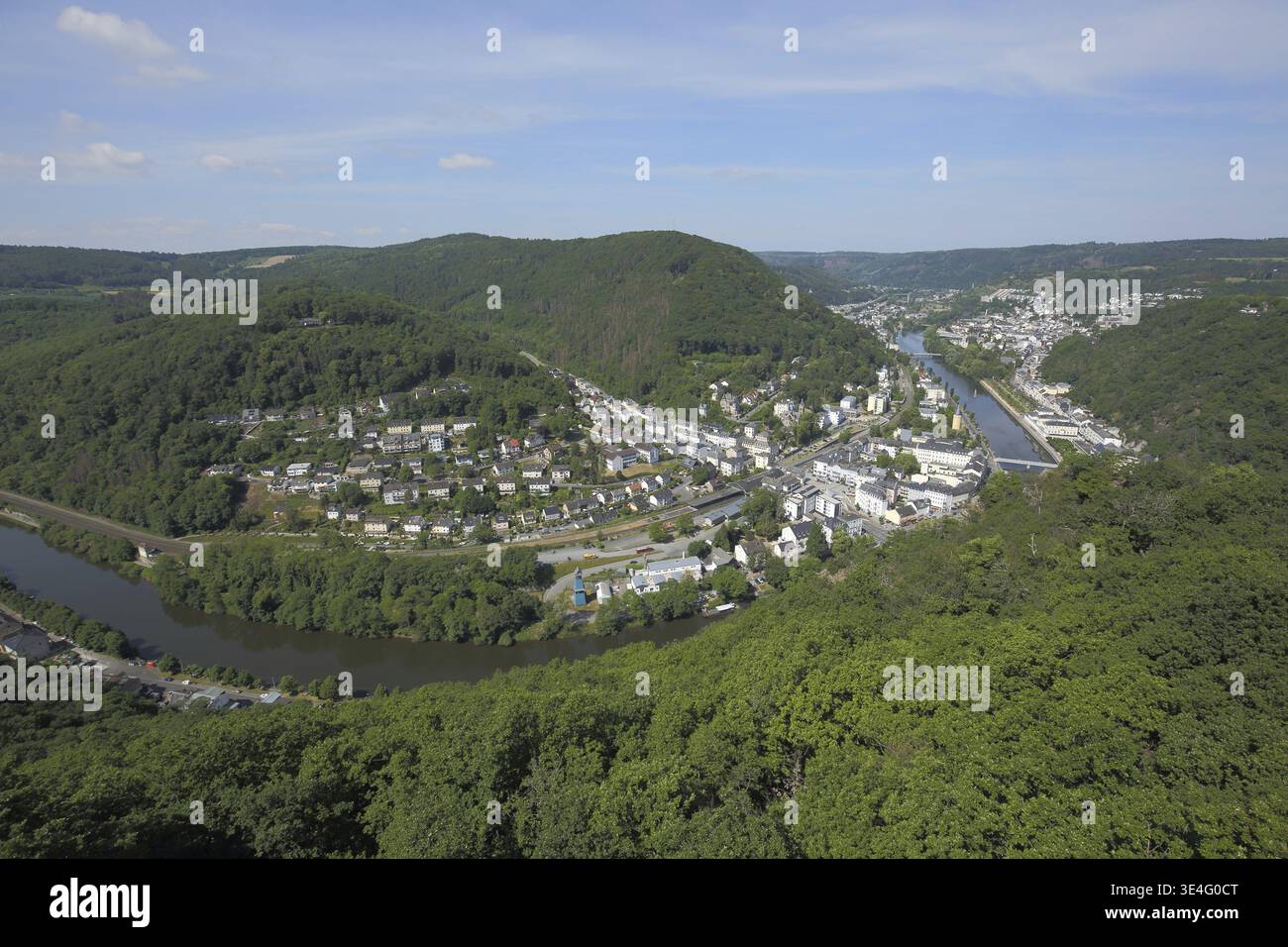 Blick auf Lahntal und Bad Ems vom Concordia-Turm, Landschaft, Berg, Tal, Flussverlauf, Rheinland-Pfalz, Deutschland Stockfoto