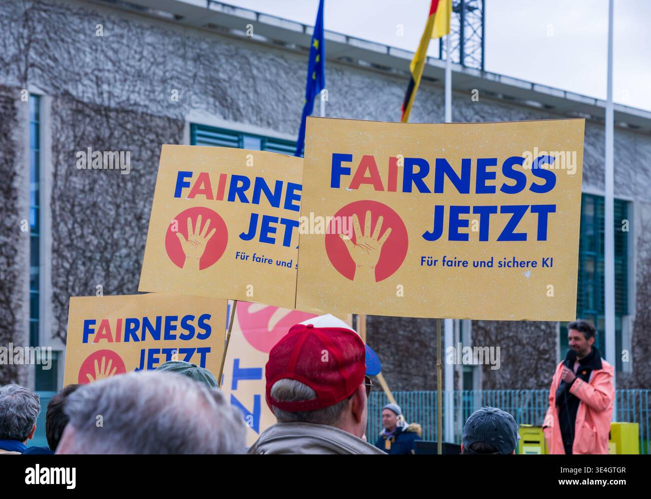 "Kunst vor KI" protestiert am 27. März 2026 in Berlin Mitte im Bundeskanzleramt. Stockfoto