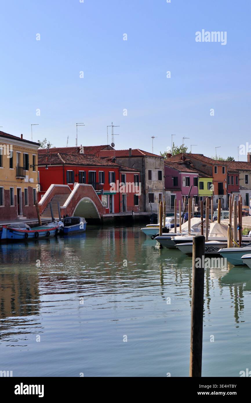 Ponte San Martino (Brücke von San Martino) und Canale di San Donato (Kanal von San Donato) in Murano, Italien Stockfoto