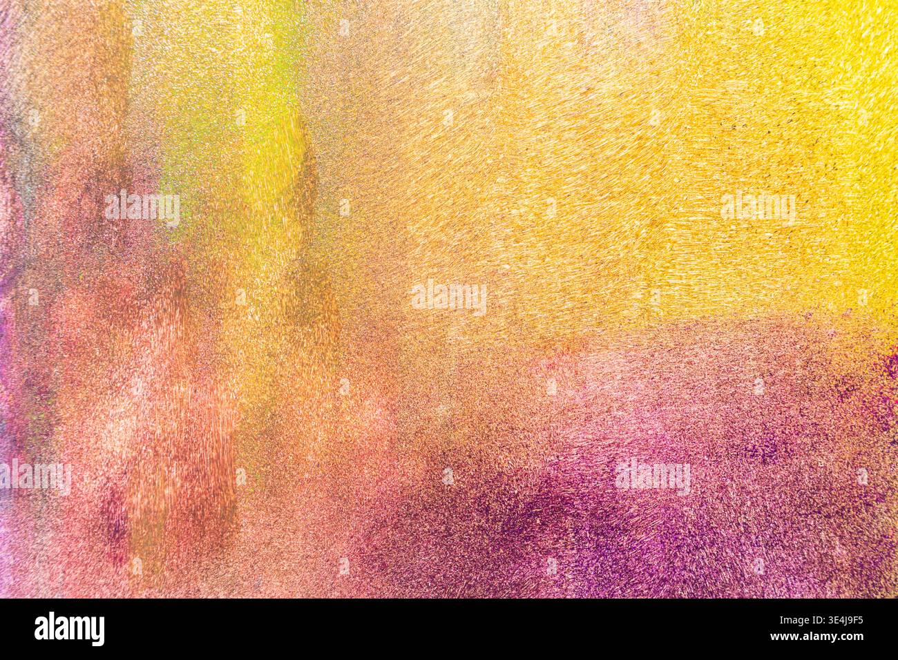 Abstrakte Aquarellmalillustration mit weicher, verschwommener Textur und mehrschichtigen Gelb-, Rosa- und Violetttönen, die einen traumhaften farbigen Hintergrund für schaffen Stockfoto