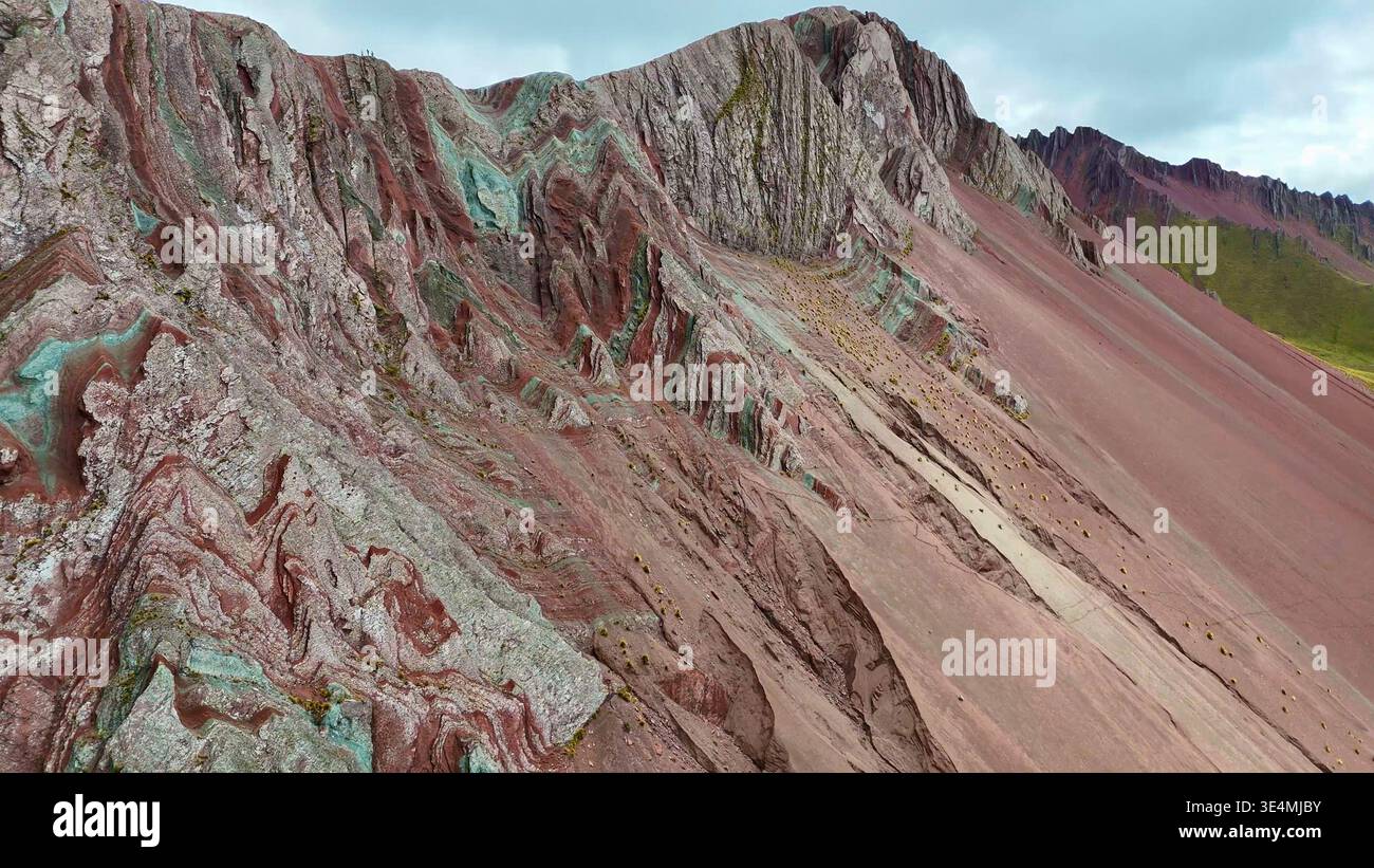 Die anderen Rainbow Mountains in der Nähe von Cusco, Perumysticalcolorfulreduniquewatergebirge rockcuscoperu Stockfoto