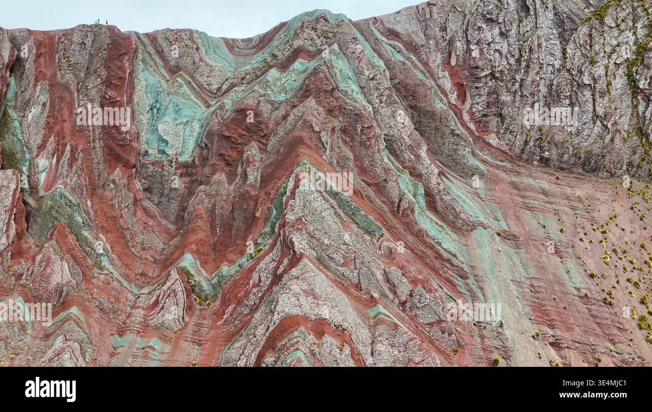 Die anderen Rainbow Mountains in der Nähe von Cusco, Perumysticalcolorfulreduniquewatergebirge rockcuscoperu Stockfoto