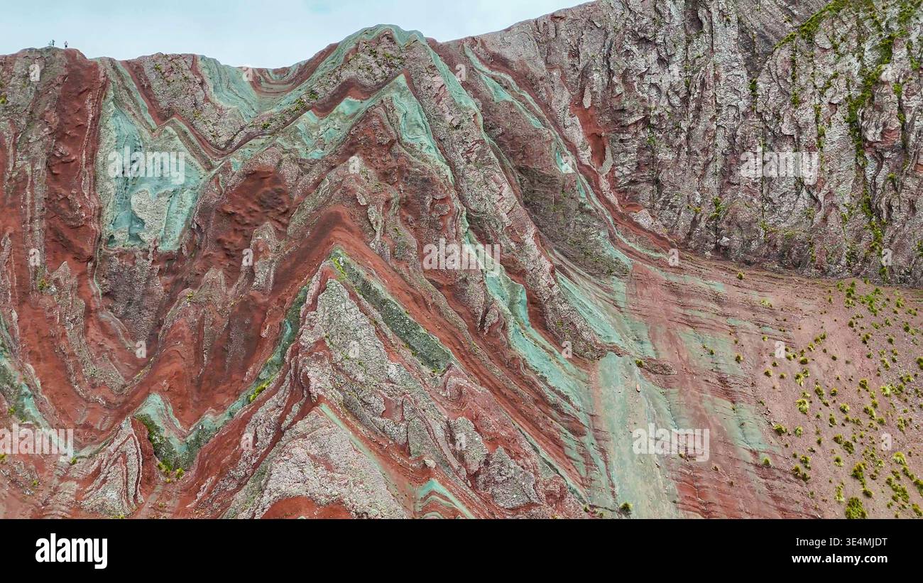 Die anderen Rainbow Mountains in der Nähe von Cusco, Perumysticalcolorfulreduniquewatergebirge rockcuscoperu Stockfoto