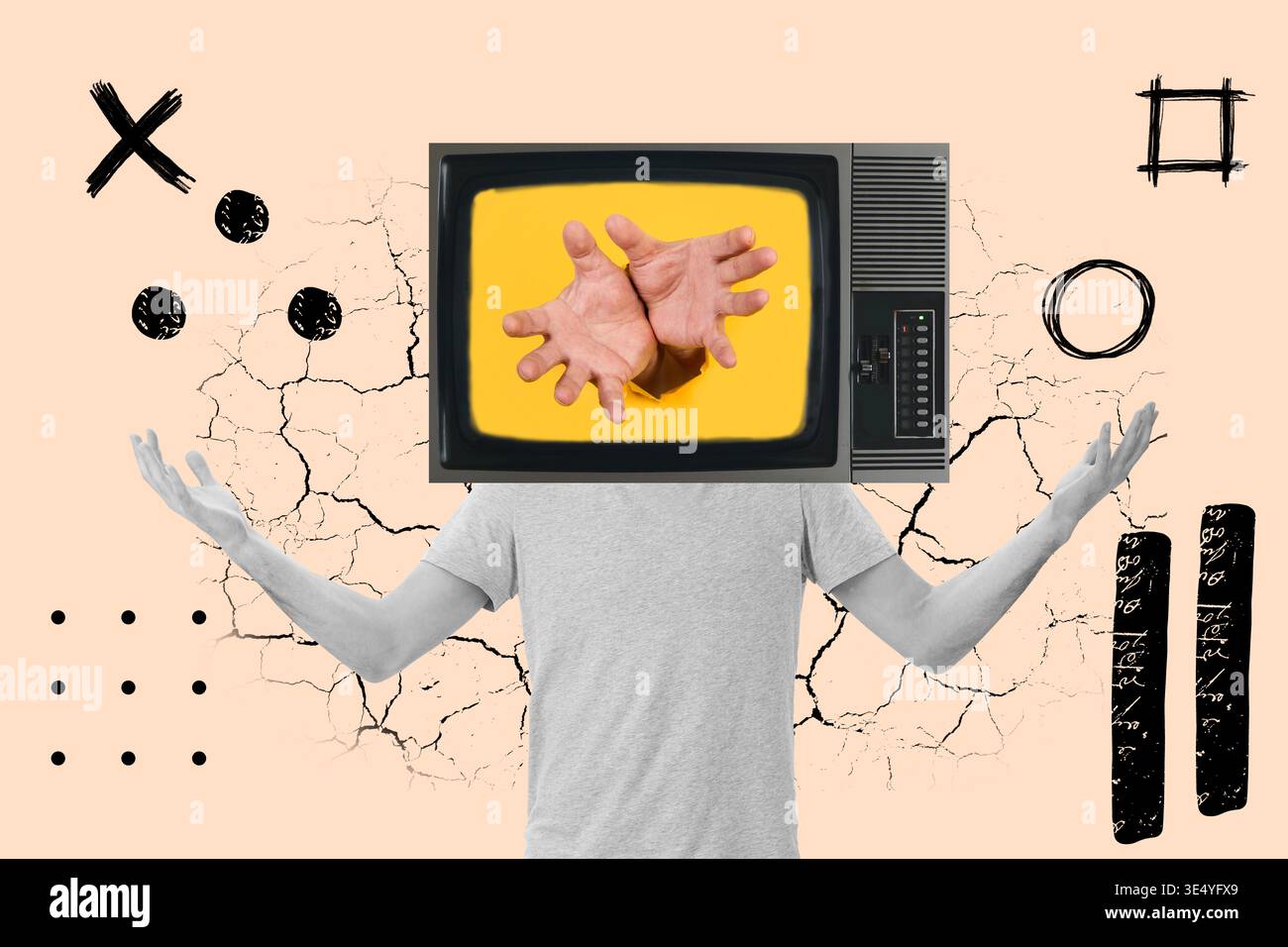 Collage eines Mannes mit offenen Armen, einem Fernseher auf dem Kopf mit zwei Händen auf dem Bildschirm auf rosa Hintergrund Stockfoto