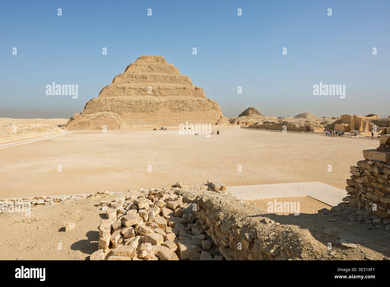 Die Stufenpyramide von Djoser, oder Horus Netjerikhet, die älteste Pyramide, die gebaut wurde, an der antiken Nekropole in Sakkara, Ägypten. Stockfoto