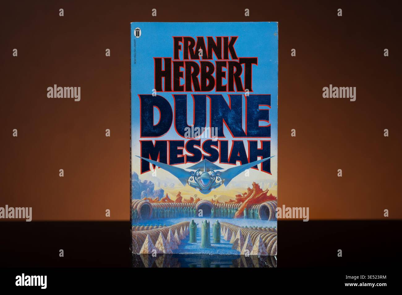 Houston, Texas, USA - 30. März 2026: Dune Messiah Taschenbuch von Frank Herbert Stockfoto