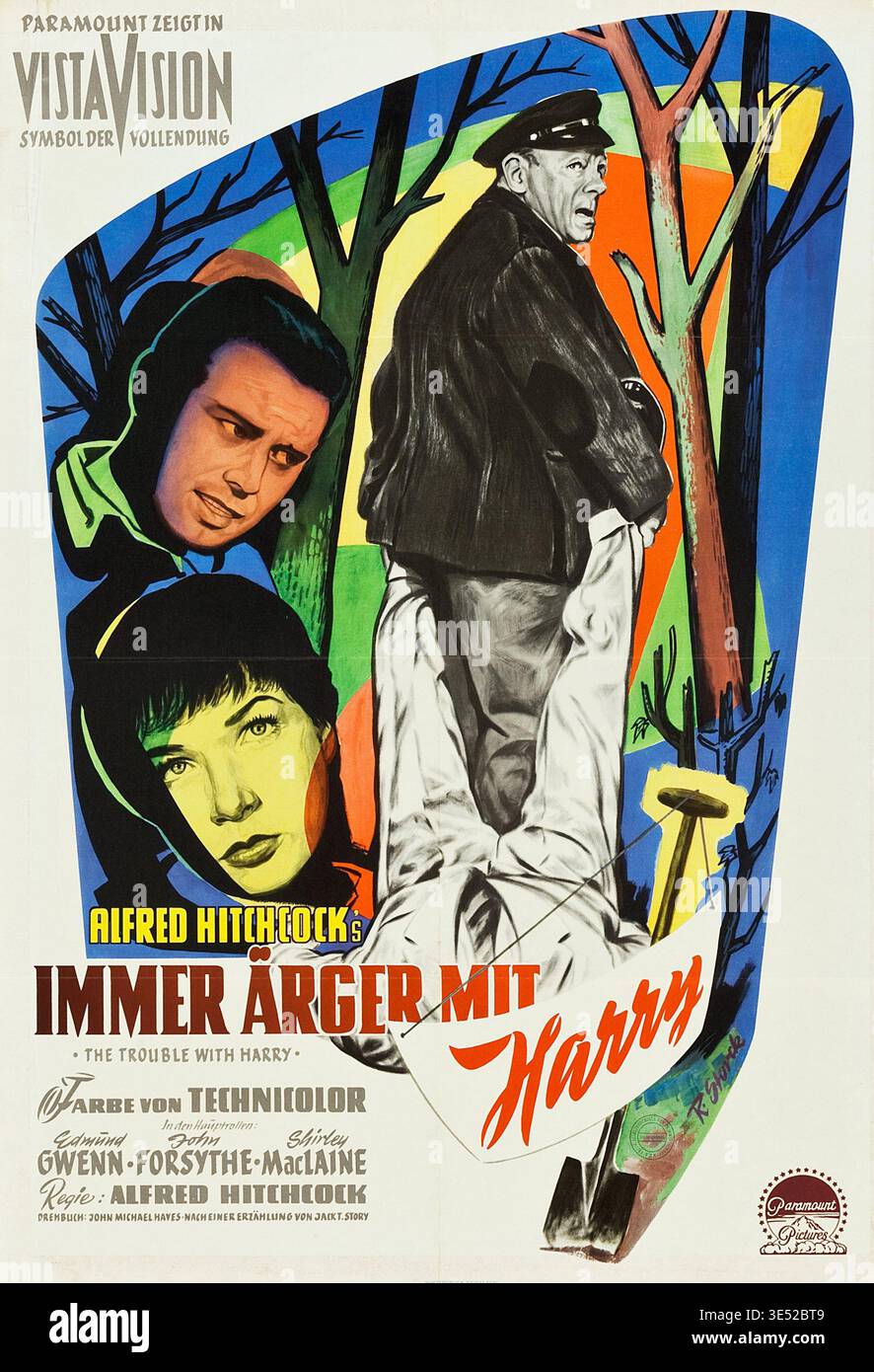 Dieses lebhafte deutsche Vintage-Filmplakat aus dem Jahr 1955, entworfen von Rolf Stork, wirbt für Alfred Hitchcocks Film „The Trouble with Harry“. Es zeigt eine dramatische Illustration um Edmund Gwenn, der über seine Schulter blickt, mit Bildern von John Forsythe und Shirley MacLaine im Vordergrund vor einer farbenfrohen, stilisierten Waldkulisse. Stockfoto