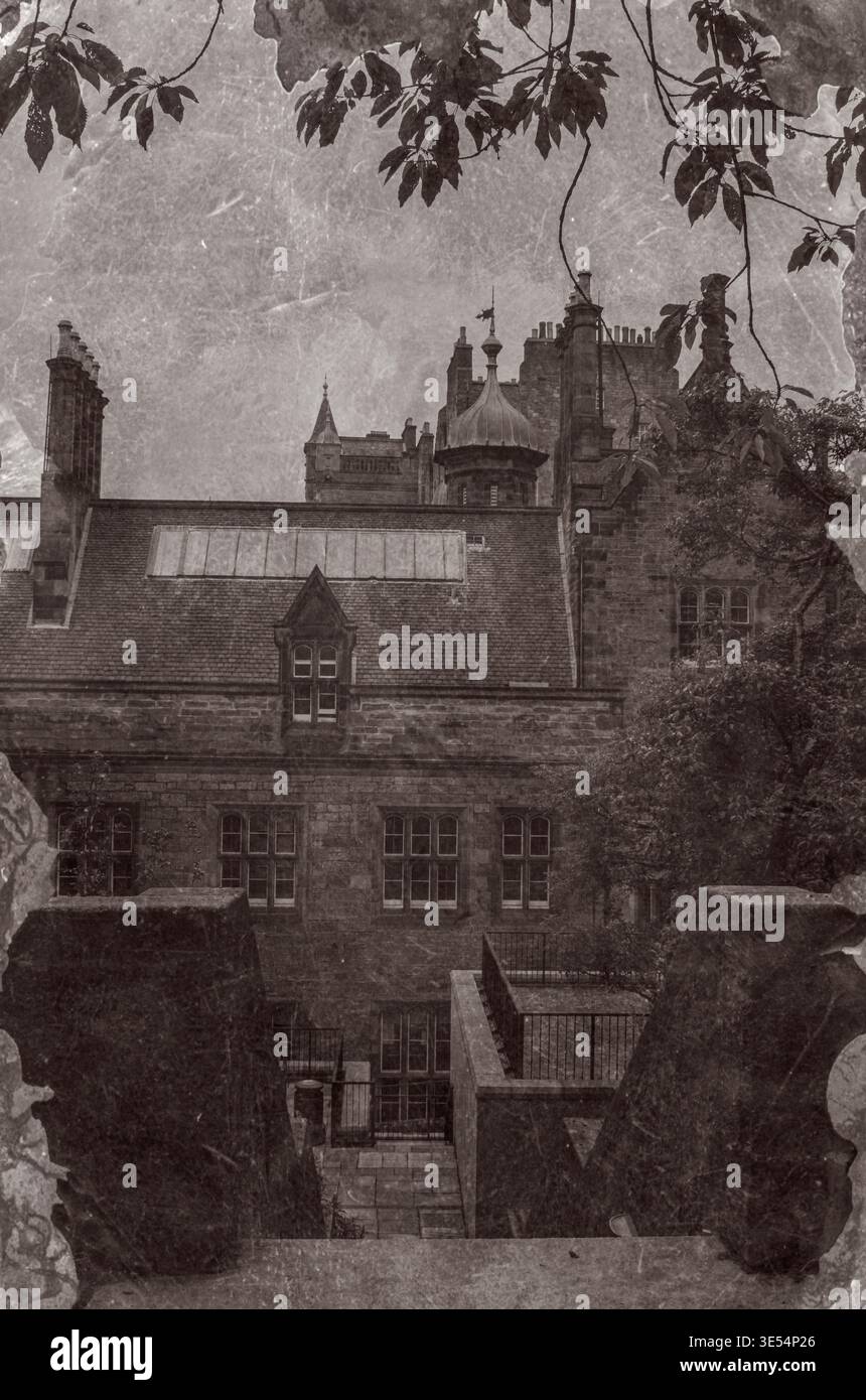 Edinburgh, Schottland: Schwarz-weiß, grafische Überarbeitung im gotischen Stil von Dächern, Palästen und der Skyline der Altstadt, ein Blick auf die antike Hauptstadt Stockfoto